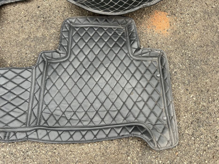 Продам комплект коврів в салон на лексус нх 18 року