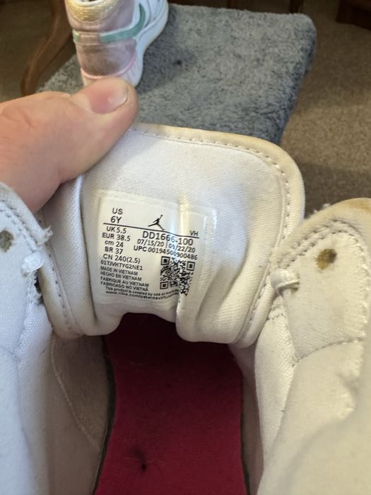 Nike air jordan 1 mid ice cream