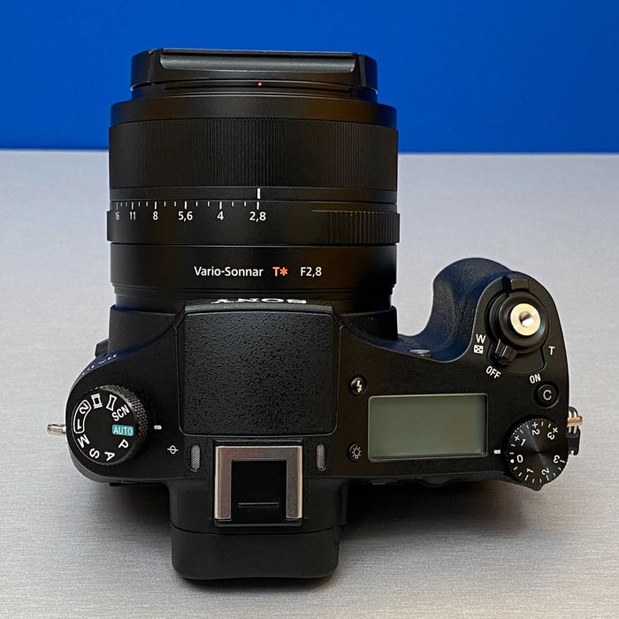 Sony Cyber-Shot DSC-RX10 (20.2MP - 24-200mm f/2.8)