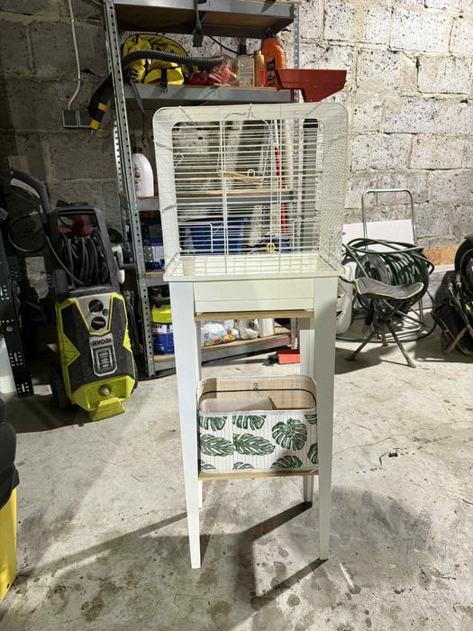 Klatka dla ptaków ze stojakiem