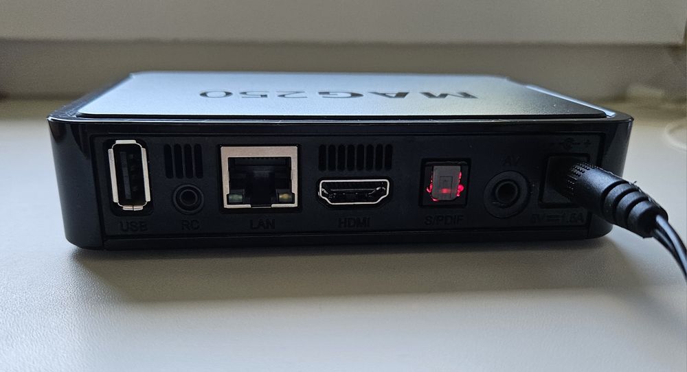 Продам приставку тв mag 250