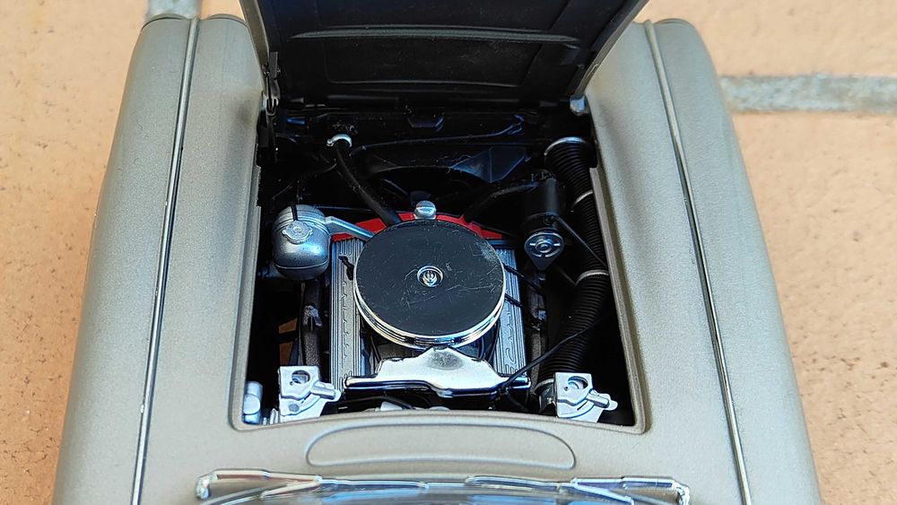 Chevrolet Corvette Spider 1962 AutoArt 1/18