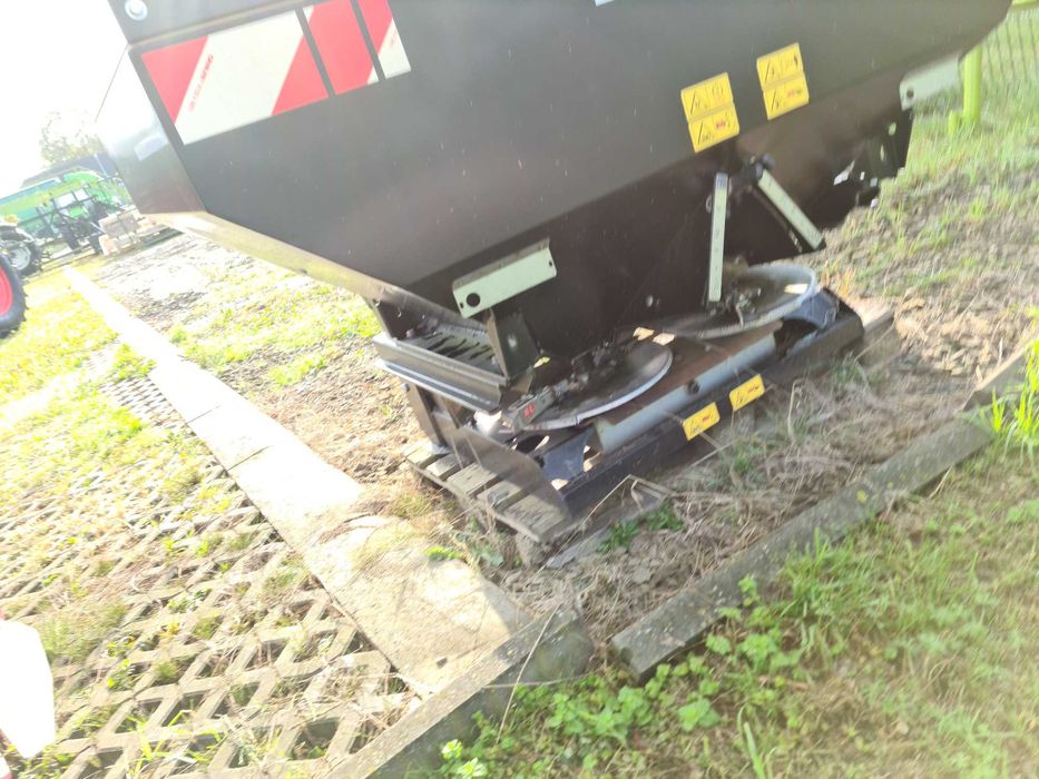 Rozsiewacz nawozów 1200 kg