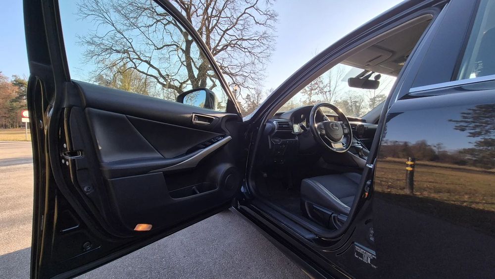 Lexus IS Lexus IS300h 2017 polift, super stan 100% do jazdy