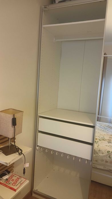 Roupeiro IKEA em bom estado de conservação