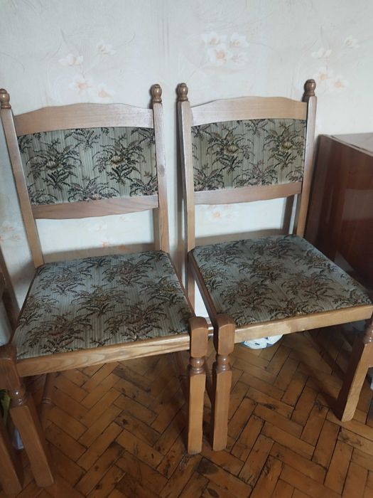 Продам 6 стільців в гарному стані
