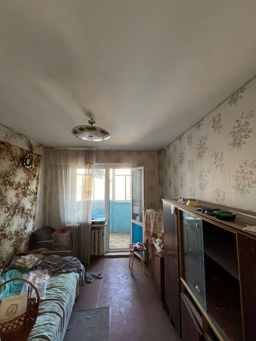 Продаётся 4-комнатная квартира под ремонт, Черноморск.