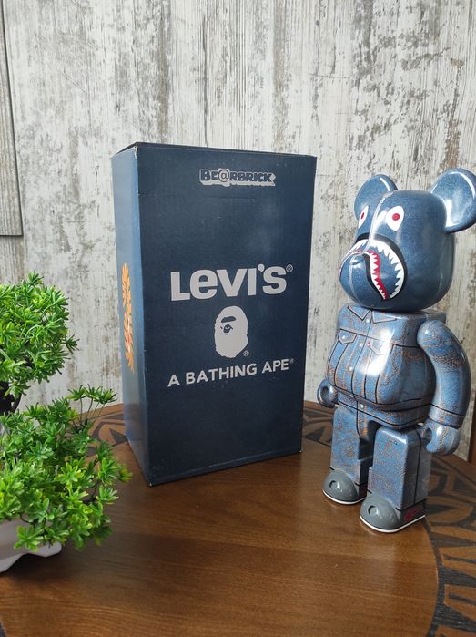Bearbrick 400% Levi's x BAPE