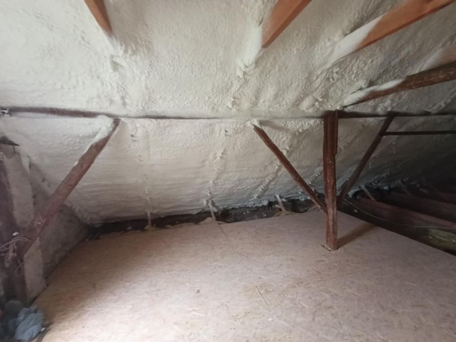 Izolacja Pianą PUR Poddasza Fundamenty Hale