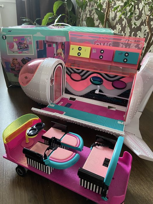 Літак LOL OMG Travel