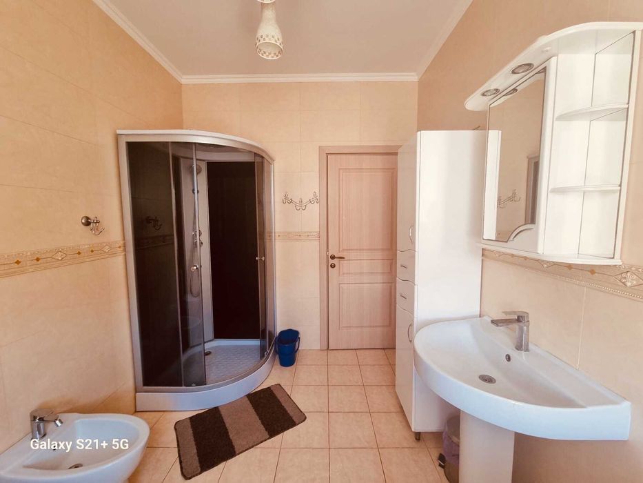 Долгосрочная аренда половині 2 єт. дома 145 кв.м. в с.Осещина