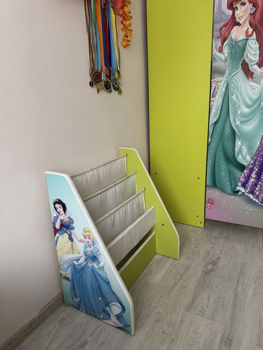 Меблі у дитячу  кімнату  , ліжко , шафа, підставка для книжок