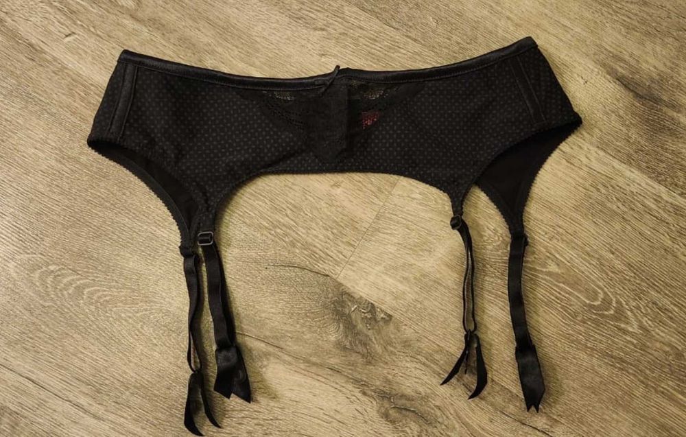 Triumph NOWY klasyczny pas do pończoch, rozmiar S