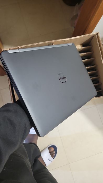 DELL latitude E7470 i5-6300U/8GB/256SSD/Win 10/ 130€ /Com Garantia64738934502019124