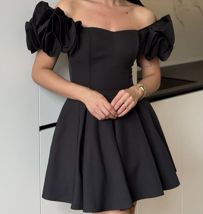 Нарядна чорна сукня