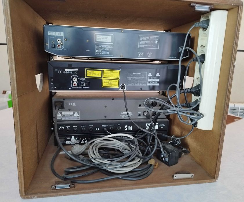 Rack de estudio efeitos equalizador crossover Odivelas • OLX Portugal