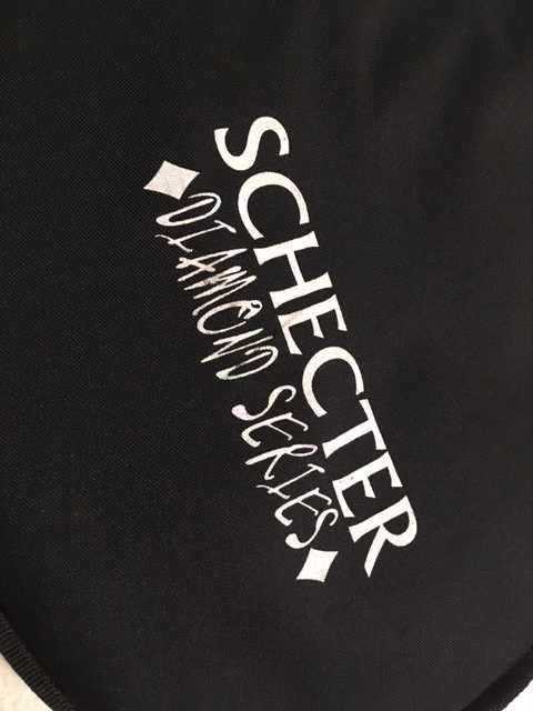 Estojo para guitarra eléctrica Shecter em estado novo