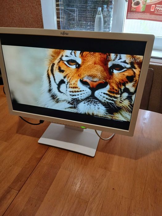 Монитор Fujitsu - Siemens  B22W -7 LED Профессиональный