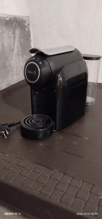 Máquina de café da Delta semi nova