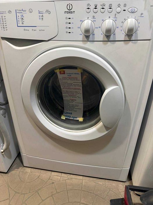 Компактна, надійна, готова до роботи - пральна машина Indesit WISL 85X, 4.5/800 об