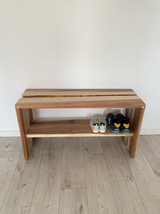 Sapateira em madeira maciça – feita à medida