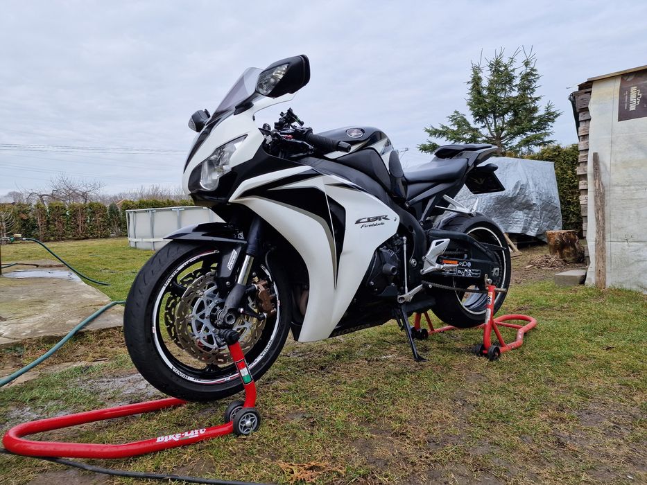 Sprzedam Hondę CBR 1000RR