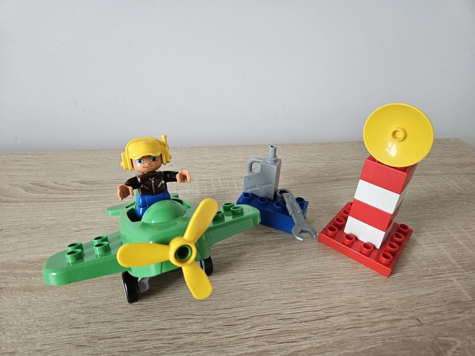 Zestaw Lego Duplo Maly samolot + pilot (12 el.)