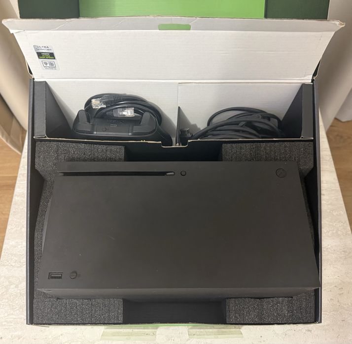 Ігрова консоль Xbox Series X + Навушники Xbox