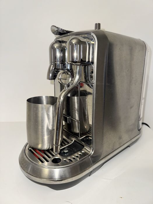 Кавоварка  капсульна Nespresso