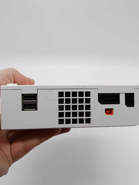 Konsola Nintendo Wii + gra i okablowanie + adapter HDMI