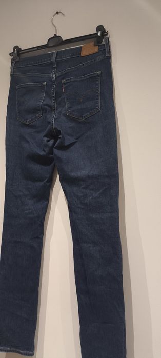 Levi's jeans shapping straight 28
