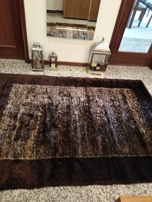 Carpete tons de castanho escuro