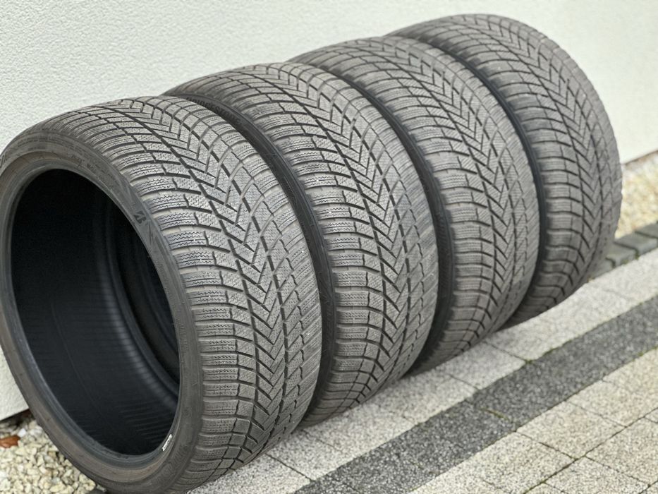 Opony Zimowe Bridgestone Blizak LM005 245/35/19 93W 7-8mm DOT 3922 BDB