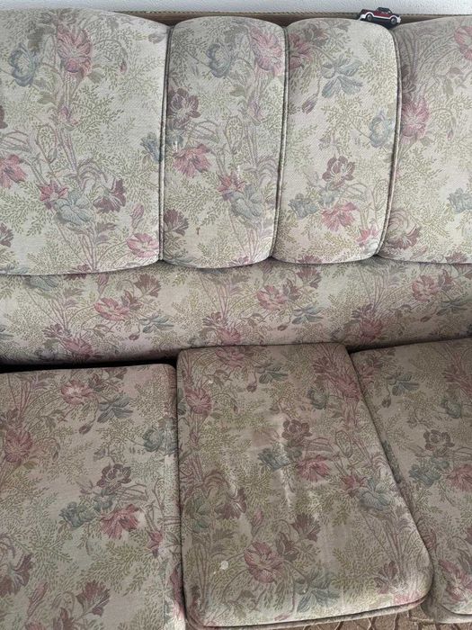 Sofá de três lugares