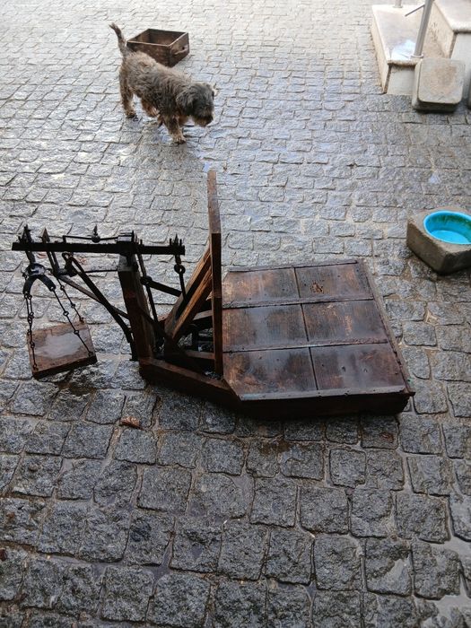 Balança antiga madeira