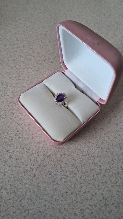 Каблучка 14,5 зі срібла 925 проби з аметистом та фіанітами

Детальніше