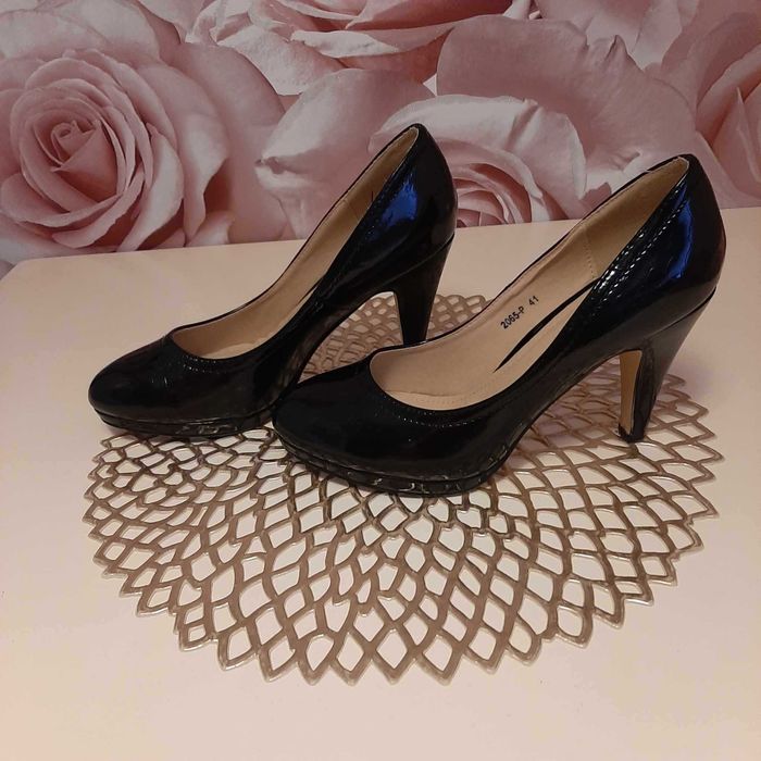 Czółenka,Półbuty 41 lakierki.Czarne !!!