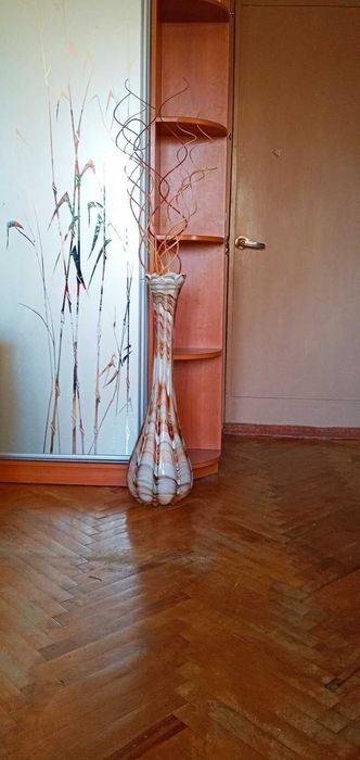 Продается ваза стеклянная