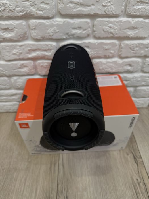 Колонка JBL Xtreme 3 Black, JBL Flip 6 Grey.