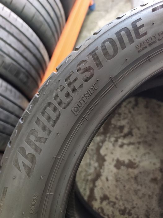 Pneus 235/45r20 Bridgestone Alenza 001 com 85% piso