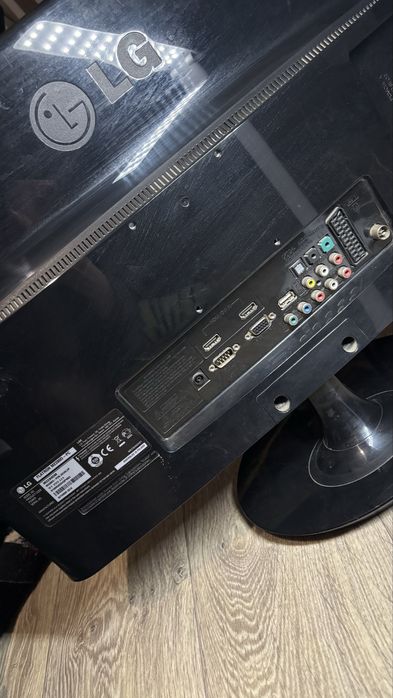 Компʼютер у повному комплекті. Сист. блок, монітор, колонки