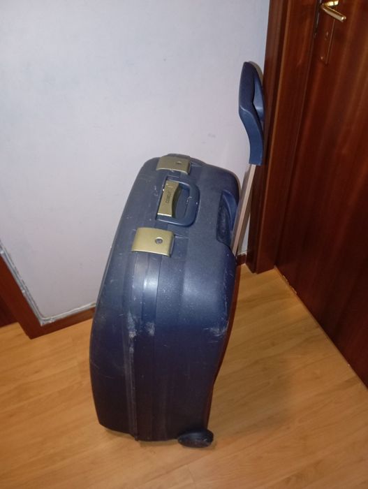 Vendo Mala de viagem rígida 30 Kilos mala de porão