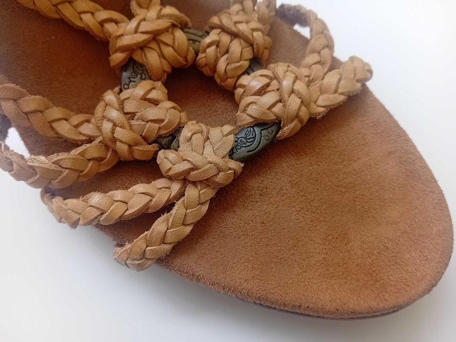 Sapatos de pele, nº 37, usados uma vez, rigorosamente impecáveis