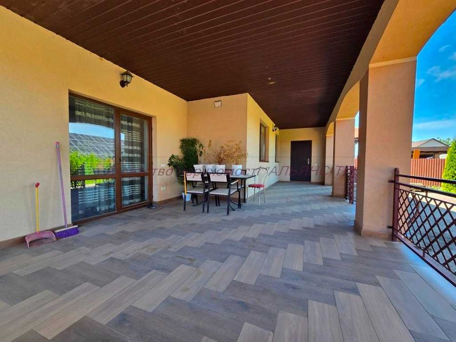 Будинок з ремонтом та меблями , вільний , 9 сот