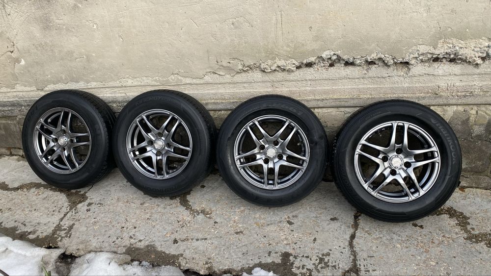 Продам комплект литых дисков с летней резиной