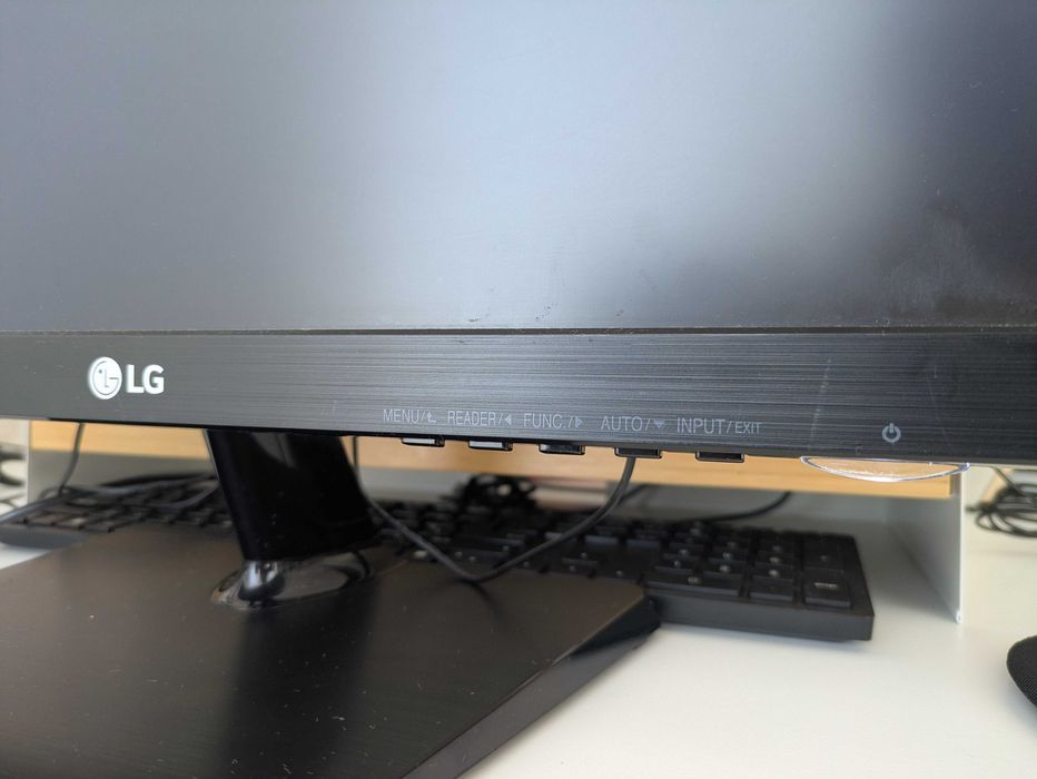Monitor LG 22M37A