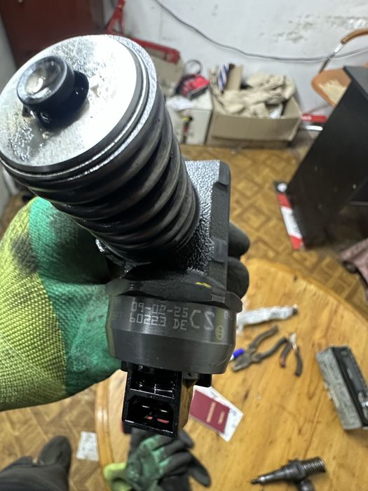 Насос форсунка фольцваген т5 caddy passat sharan golf 1.9