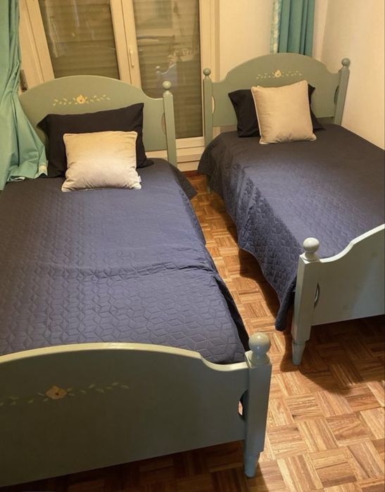 Mobilia quarto  2 camas espelho cadeira comoda colchoes