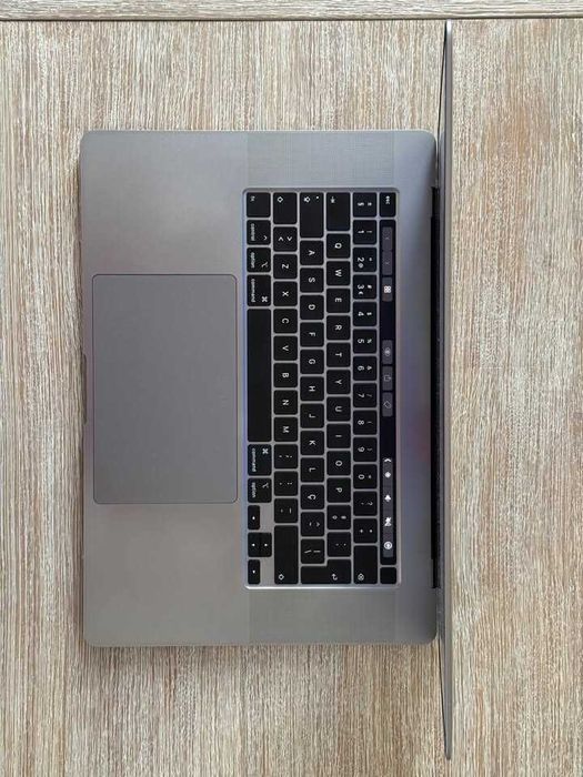 MacBook Pro 16” (2019) – i9 | 16GB | 1TB SSD – Bem estimado
