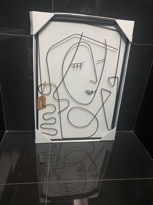 Wire Portrait Frame